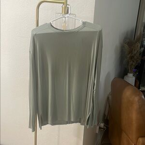 Elegant Women's Gray Top